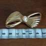 Vintage gold tone bow brooch. Image 5