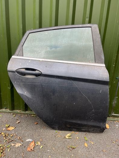 Ford fiesta door