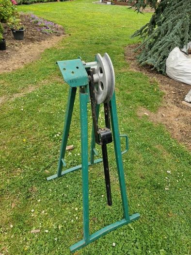 Pipe bender