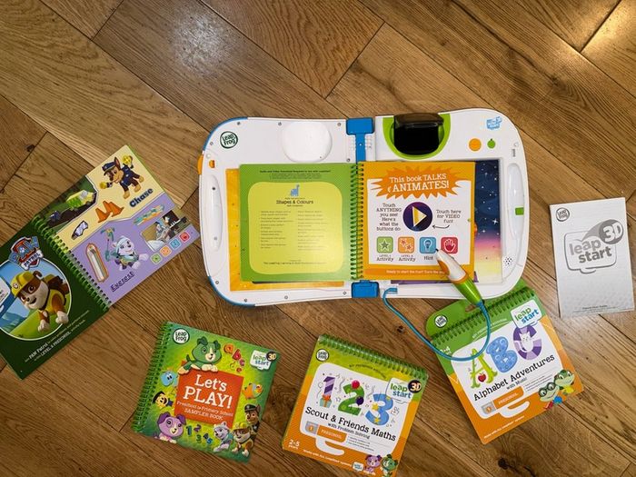 Leapfrog Leapstart 3D interactive with books