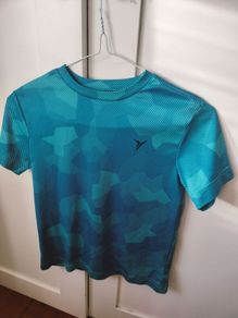 Sports top Old Navy age 6-7