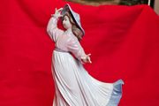 NAO by Lladro "Caught In the Breeze" #1391  Porcelain Figurine Spain