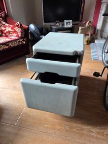 Filing cabinet on wheels