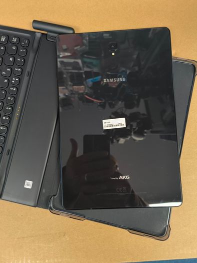 Samsung Galaxy Tab S4 SM-T830 64 GB, Wi-Fi, 10.5 in - Black With Original Samsung Keyboard Case