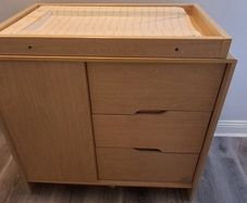 Kub Madera baby changing table and dresser.