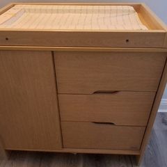 Kub Madera baby changing table and dresser.