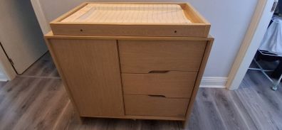 Kub Madera baby changing table and dresser.