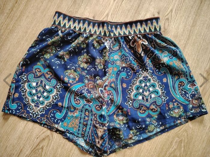 Womenswear Shorts  Size 12