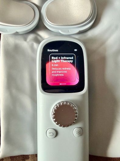 Barely used Shark CryoGlow Under-Eye cooling & LED Mask