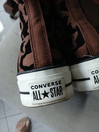 Converse Hi Animal print  great condition