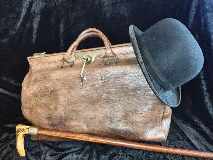 large antique Gladstone bag