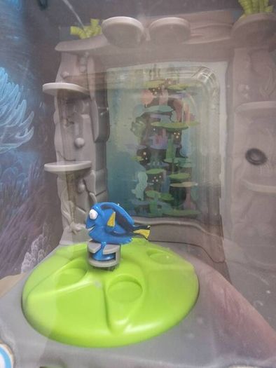 BRAND NEW Disney Pixar Finding Dory Aquarium Display Set