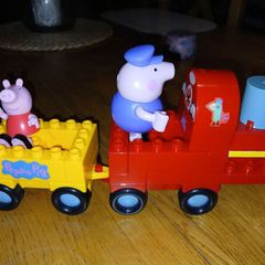 Peppa pigs construction train set with peppa pig and grandpa pig