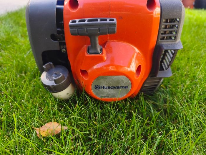 Grass strimmer