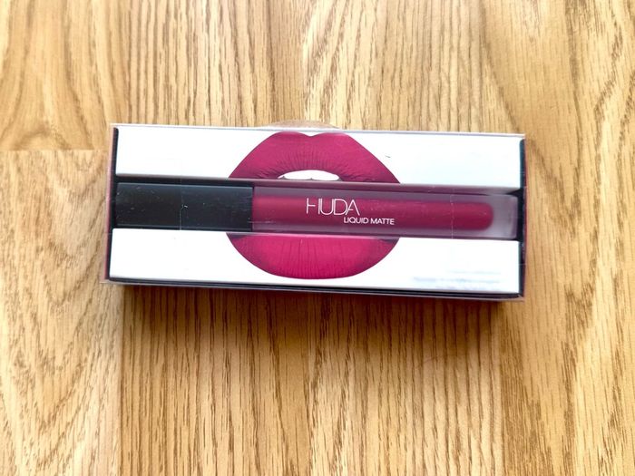 Huda Beauty Liquid Matter Lipstick - Miss America