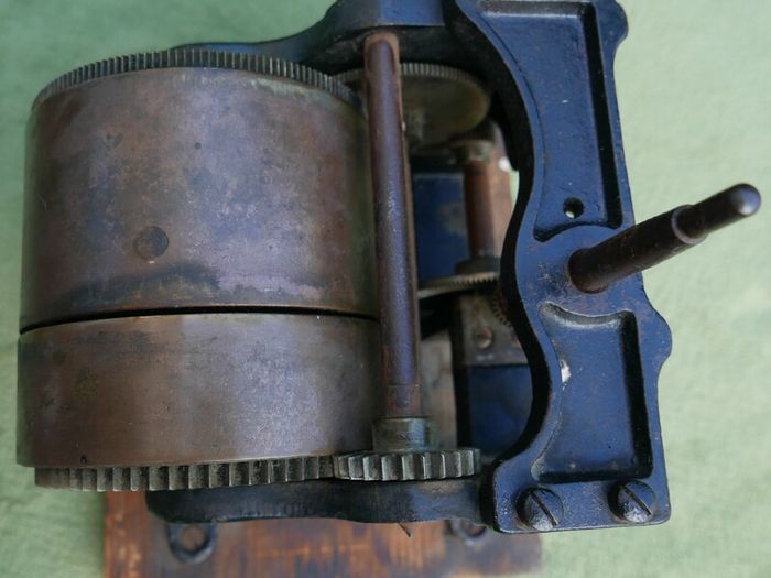 Antique Phonograph Motor - seems to work well