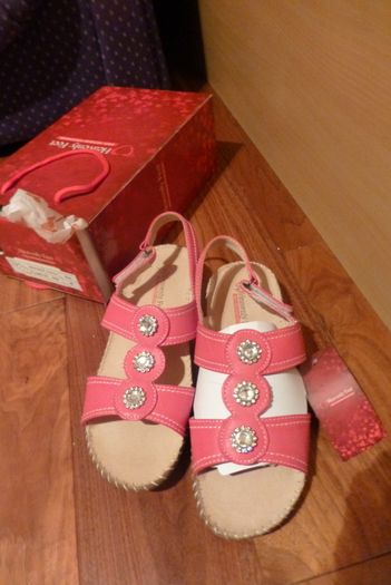 Heavenly Feet Size 6 Red Sandal