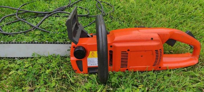 Husqvarna 321 electric chainsaw