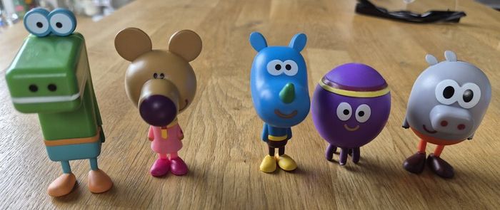 Hey Duggee figures