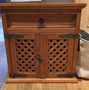 Two bedside lockers