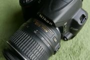 Nikon D3000 Reflex D3000 - Black + Nikon AF-S DX Nikkor 18-55mm f/3.5-5.6G ED +charger , works well
