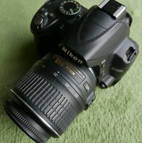 Nikon D3000 Reflex D3000 - Black + Nikon AF-S DX Nikkor 18-55mm f/3.5-5.6G ED +charger , works well