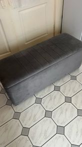 Titlu: Grey Velvet Storage Ottoman / Storage Bench - Excellent Condition