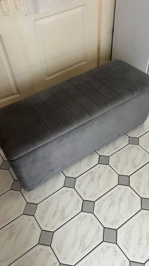 Titlu: Grey Velvet Storage Ottoman / Storage Bench - Excellent Condition