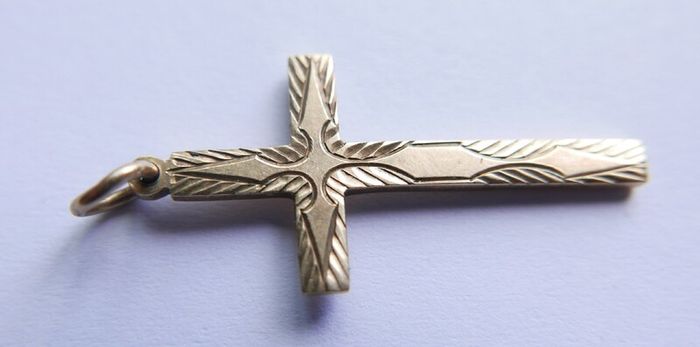 Vintage Solid 9ct Yellow Gold 375 Crucifix Cross Pendant 1,3g