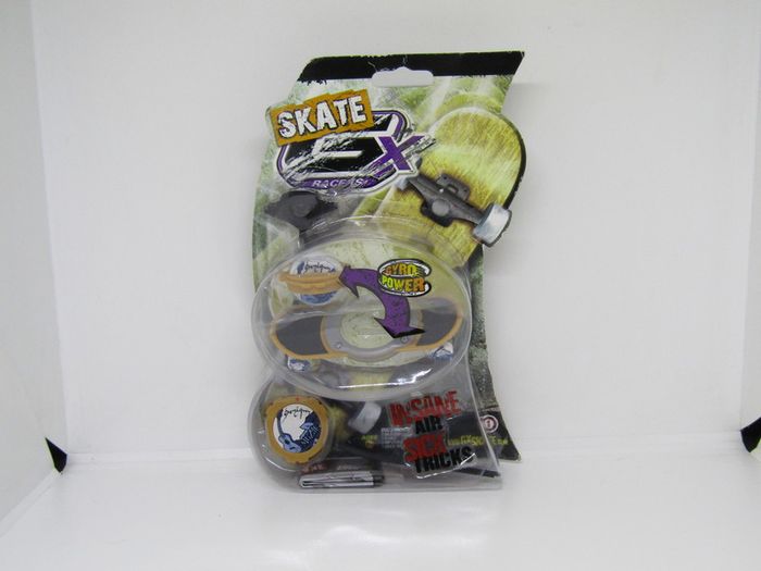 GX skate racers gyro trick wheel power skateboard gyro power black rip cord gift fingerboard tech deck mini skateboard made by Jakks Pacific 2009 brand new sealed