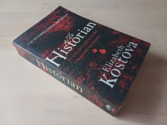 The Historian by Elizabeth Kostova (Horror Mystery Paperback 2005)