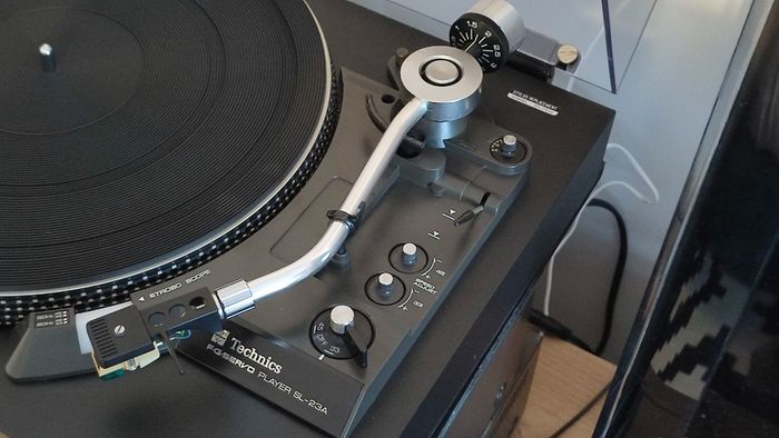 Technics SL-23A turntable/Record player. Like NEW!