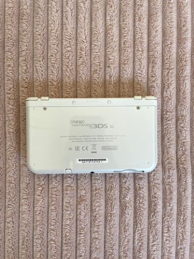 Boxed New Nintendo 3DS XL White with stylus