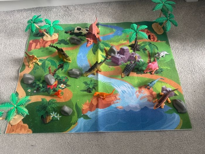 Dinosaur playset - free postage