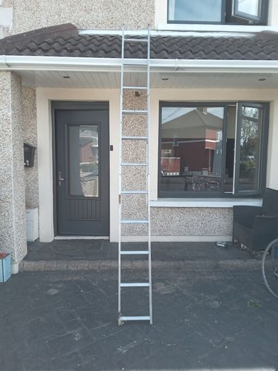 Three piece extendable ladder