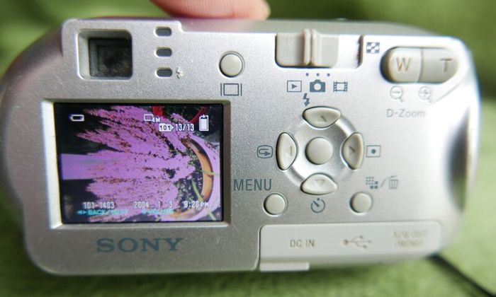 Sony Cyber-shot DSC-P43 4.1MP Digital Camera - Silver Tested