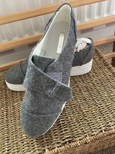 shoes lost ink grey Velcro flatform trainer style shoe size 40