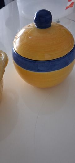 2 little pots never used