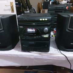 Philips Mini Hi-Fi System, Model FW 355C, 3 CD Changer, Radio and dual Tape Deck and 2 Lovely Philips speakers, in very Good Condition