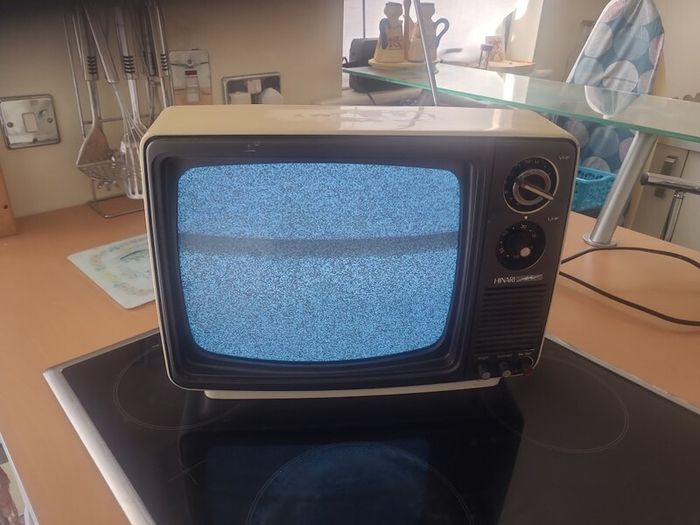 Retro -  12" B&W UHF Hinari portable TV from 80s.