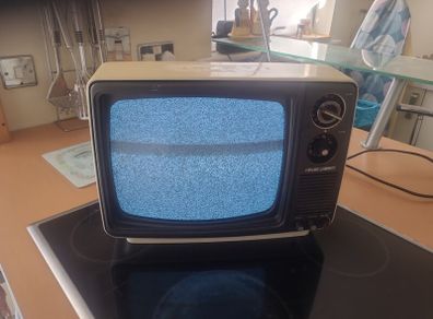 Retro -  12" B&W UHF Hinari portable TV from 80s.