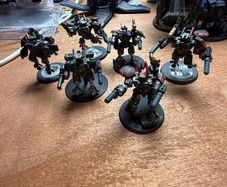 warhammer: Tau crisis battlsuits