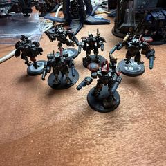 warhammer: Tau crisis battlsuits