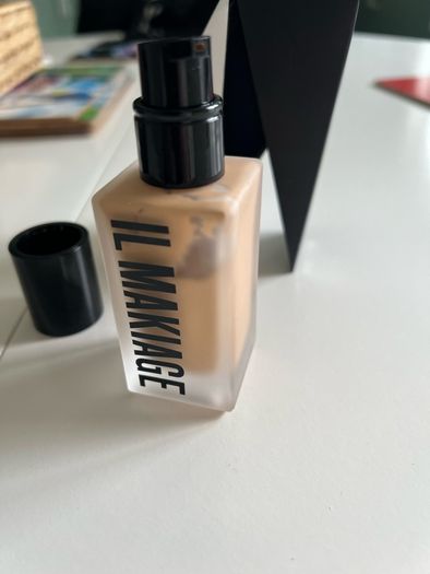 Il Makiage flawless foundation. Shade 120 Woke Up Like This