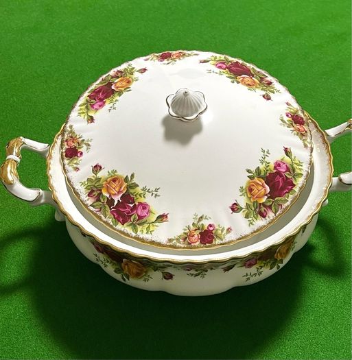 Royal Albert "Old Country Roses" tureen