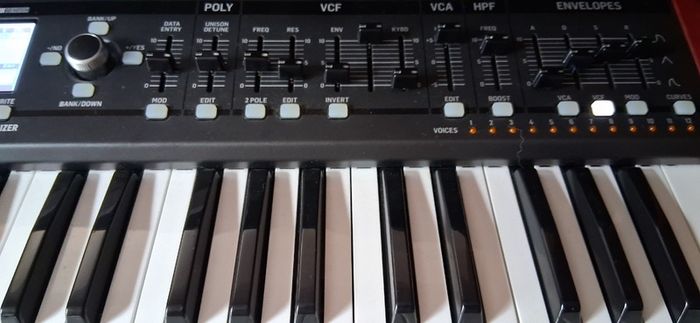 Behringer Deepmind 12