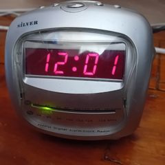 'silver' Radio Clock Alarm - Working