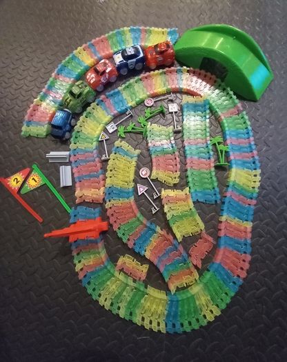 Race track and cars