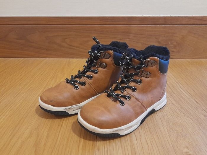 Boys' winter shoes Size 10