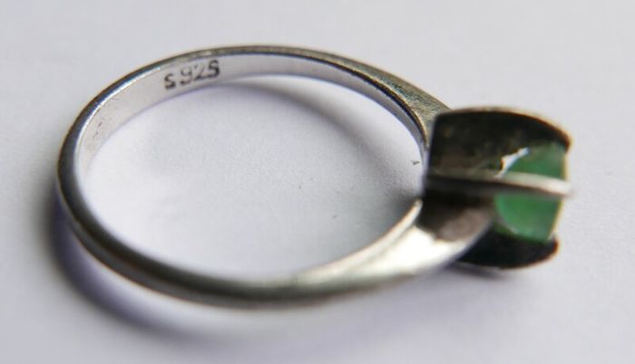 Vintage 925 Sterling Silver Ring with Green Stone